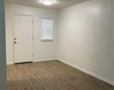 1505 W Pearl Street - Photo Thumbnail 9