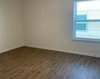 1505 W Pearl Street - Photo Thumbnail 7
