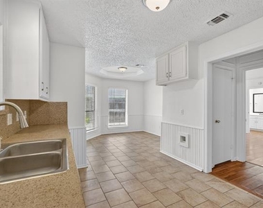 2403 Ridgevalley Drive - Photo Thumbnail 9
