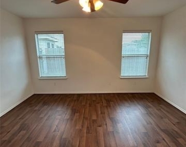 10745 Many Oaks Drive - Photo Thumbnail 12