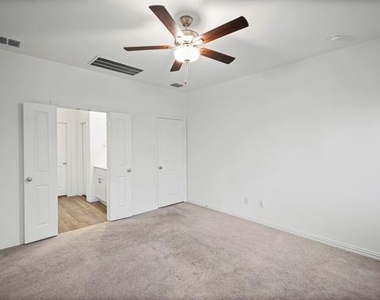 5948 Priory Drive - Photo Thumbnail 9
