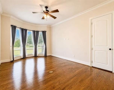 7304 Meadow Glen Drive - Photo Thumbnail 10