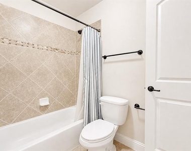 7304 Meadow Glen Drive - Photo Thumbnail 32