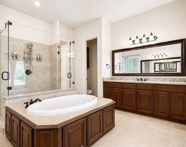 7304 Meadow Glen Drive - Photo Thumbnail 18