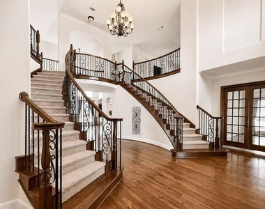 7304 Meadow Glen Drive - Photo Thumbnail 1