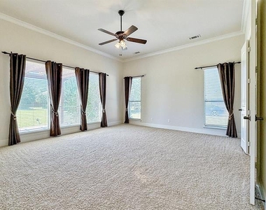 7304 Meadow Glen Drive - Photo Thumbnail 13