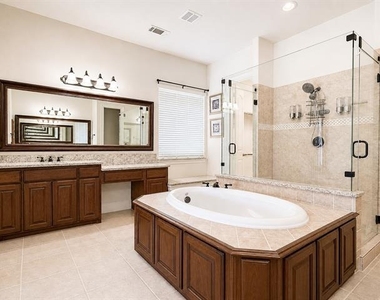 7304 Meadow Glen Drive - Photo Thumbnail 17