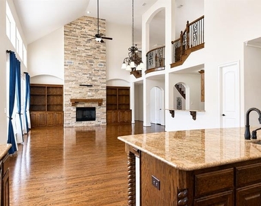 7304 Meadow Glen Drive - Photo Thumbnail 9