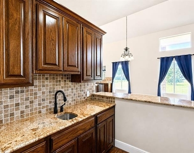 7304 Meadow Glen Drive - Photo Thumbnail 5