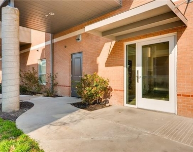 928 Travis Avenue - Photo Thumbnail 14