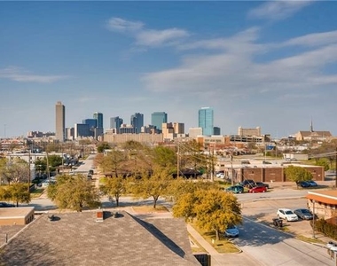 928 Travis Avenue - Photo Thumbnail 2
