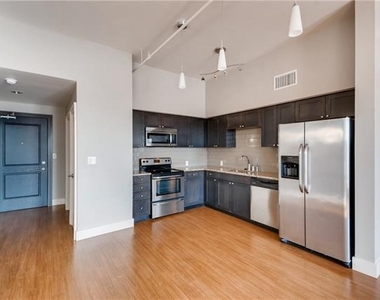 928 Travis Avenue - Photo Thumbnail 6
