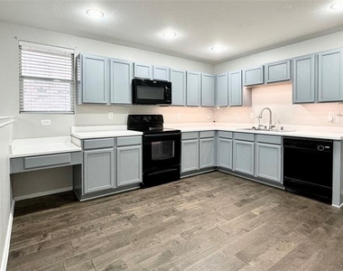 12824 Vassar Drive - Photo Thumbnail 5