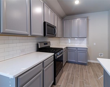 3004 Teak Drive - Photo Thumbnail 12