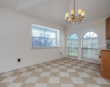 4633 Centenary Drive - Photo Thumbnail 9