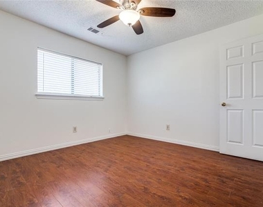 4633 Centenary Drive - Photo Thumbnail 15