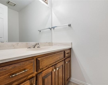 4633 Centenary Drive - Photo Thumbnail 20