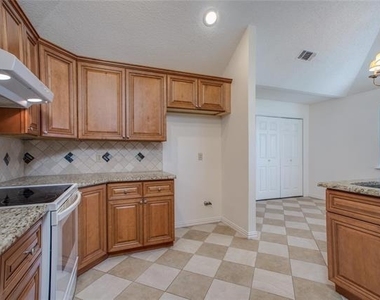 4633 Centenary Drive - Photo Thumbnail 11