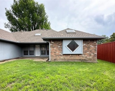 4633 Centenary Drive - Photo Thumbnail 24