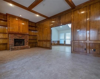 4633 Centenary Drive - Photo Thumbnail 3