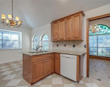 4633 Centenary Drive - Photo Thumbnail 13