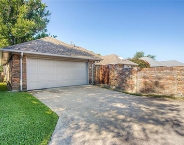 4633 Centenary Drive - Photo Thumbnail 23