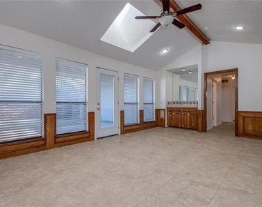 4633 Centenary Drive - Photo Thumbnail 6