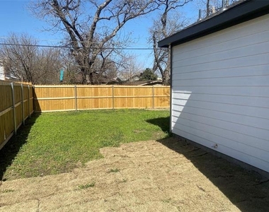 823 E Arlington Avenue - Photo Thumbnail 15