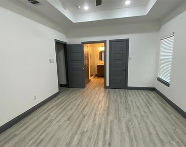 823 E Arlington Avenue - Photo Thumbnail 5