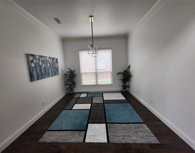 10647 Kingsford Lane - Photo Thumbnail 1