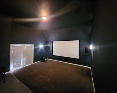 10647 Kingsford Lane - Photo Thumbnail 13