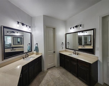 10647 Kingsford Lane - Photo Thumbnail 6