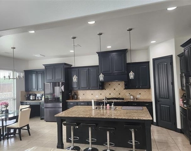 10647 Kingsford Lane - Photo Thumbnail 3