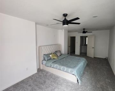 10647 Kingsford Lane - Photo Thumbnail 12