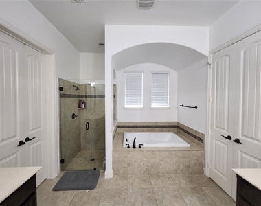 10647 Kingsford Lane - Photo Thumbnail 5