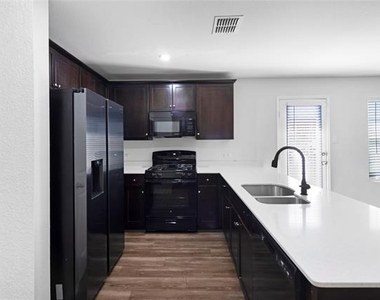 2505 Milne Court - Photo Thumbnail 10