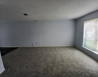 12109 Bishop Drive - Photo Thumbnail 5