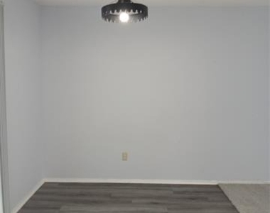 12109 Bishop Drive - Photo Thumbnail 10