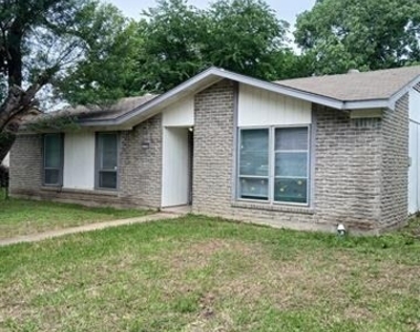 12109 Bishop Drive - Photo Thumbnail 4