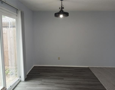 12109 Bishop Drive - Photo Thumbnail 11