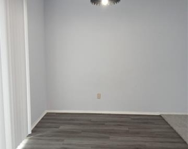 12109 Bishop Drive - Photo Thumbnail 8