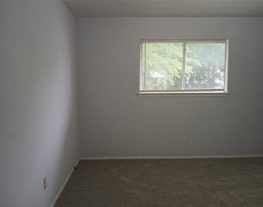 12109 Bishop Drive - Photo Thumbnail 33