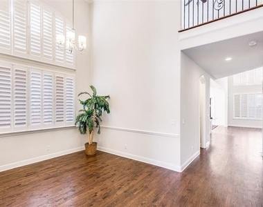 1407 Bridle Boulevard - Photo Thumbnail 5
