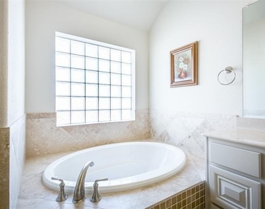 1407 Bridle Boulevard - Photo Thumbnail 27