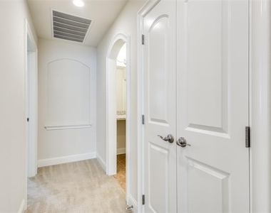 1407 Bridle Boulevard - Photo Thumbnail 32
