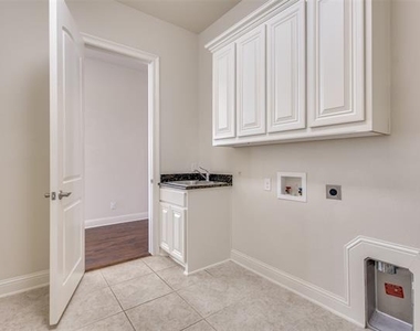 1407 Bridle Boulevard - Photo Thumbnail 21