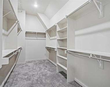 7053 Cedar Creek Drive - Photo Thumbnail 16