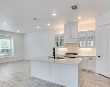7207 Switchgrass Road - Photo Thumbnail 8