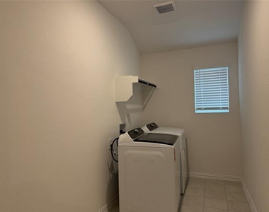 716 Edgehurst Drive - Photo Thumbnail 5