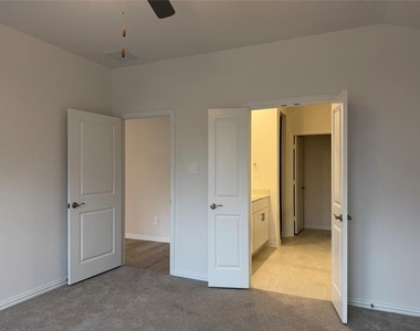 716 Edgehurst Drive - Photo Thumbnail 11